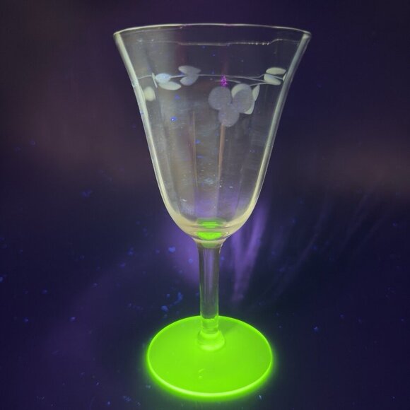 Vintage Uranium Stem Goblets Barware Drinking Cups Set 2 Etched Top Glasses VTG - Picture 4 of 11